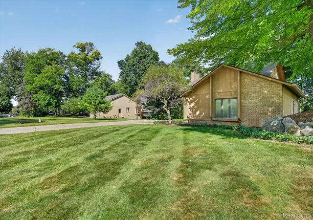 Photo 3 of Single family home for sale at 5954 Snow Apple Dr, Clarkston, MI 48346 | MLS# 20261065931 | Listing updated on 2026-10-10