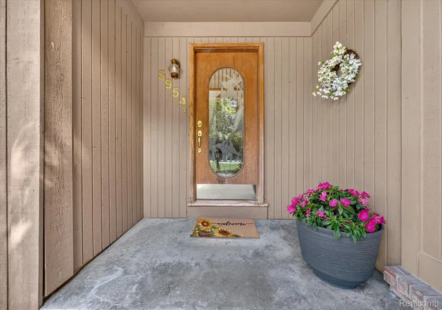 Photo 4 of Single family home for sale at 5954 Snow Apple Dr, Clarkston, MI 48346 | MLS# 20261065931 | Listing updated on 2026-10-10