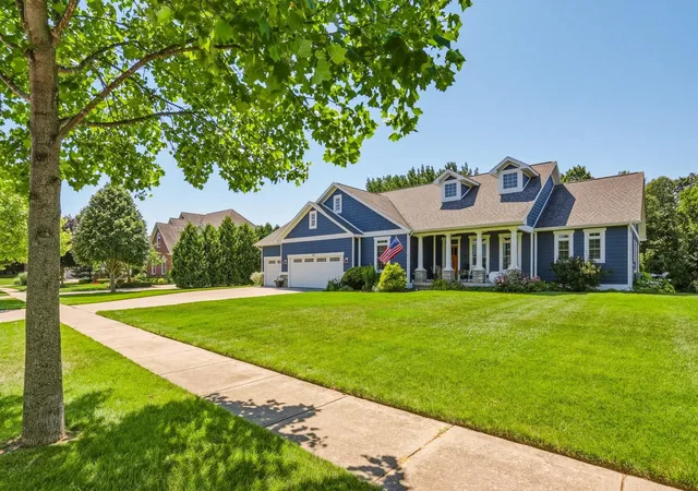2nd image of 334 Queens Creek Dr, Frankenmuth, MI 48734 | MLS# 61050218974