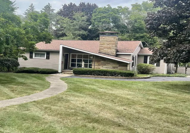 Photo 3 of Single family home for sale at 1202 W Oliver St, Owosso, MI 48867 | MLS# 60050218979 | Listing updated on 2026-08-18