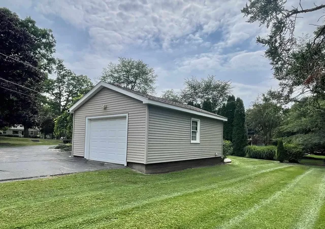 Photo 5 of Single family home for sale at 1202 W Oliver St, Owosso, MI 48867 | MLS# 60050218979 | Listing updated on 2026-08-18