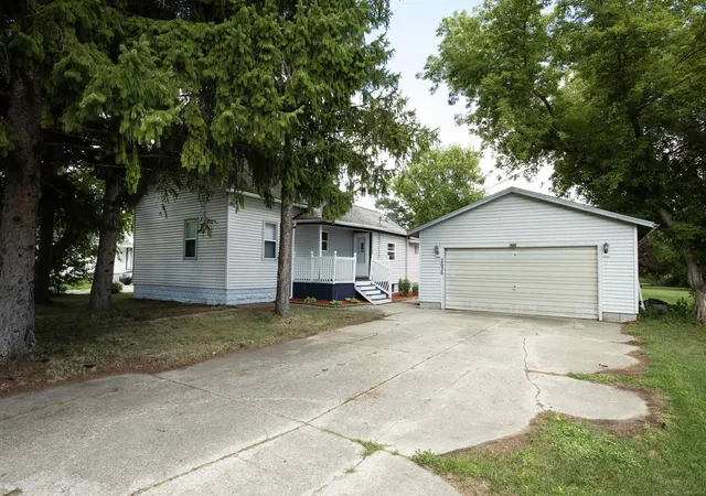 Photo 1 of Sale Pending at 2636 Henry St, Port Huron, MI 48060 | MLS# 58050218980 | Listing updated on 2026-08-30