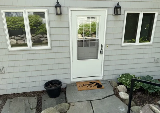 Photo 2 of Single family home for sale at 6921 Orchard Beach Dr, Benton Township Cheboygan, MI 49721 | MLS# 79080072495 | Listing updated on 2026-09-01