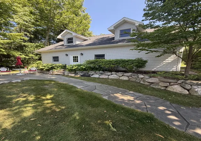 Photo 4 of Single family home for sale at 6921 Orchard Beach Dr, Benton Township Cheboygan, MI 49721 | MLS# 79080072495 | Listing updated on 2026-09-01
