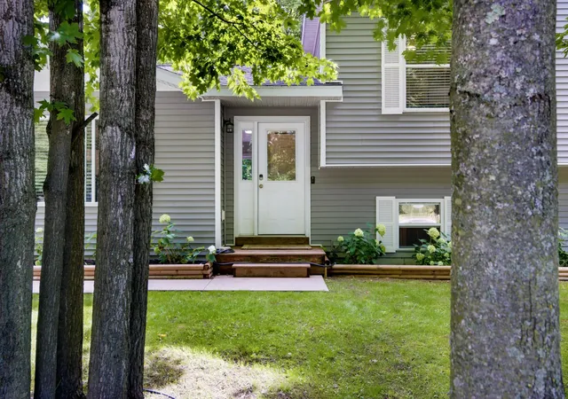 Photo 2 of Single family home for sale at 19951 Beechridge Dr, Lake Ann, MI 49650 | MLS# 78080072499 | Listing updated on 2026-08-25