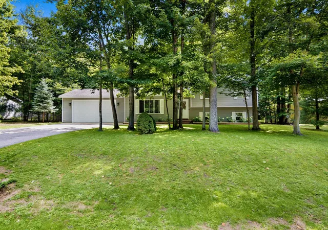 Photo 3 of Single family home for sale at 19951 Beechridge Dr, Lake Ann, MI 49650 | MLS# 78080072499 | Listing updated on 2026-08-25