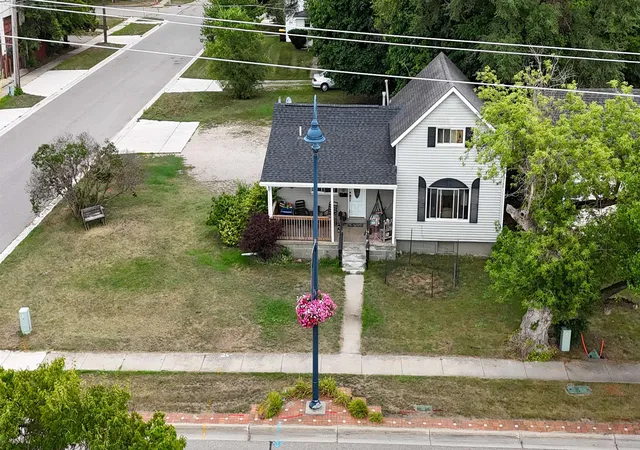 2nd image of 722 & 722 1/2 N Main St, Mount Pleasant, MI 48858 | MLS# 79080072503