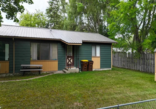 2nd image of 718 & 720 Cooley St, Mt Pleasant City Isabella, MI 48858 | MLS# 79080072504