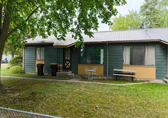 3rd image of 718 & 720 Cooley St, Mt Pleasant City Isabella, MI 48858 | MLS# 79080072504