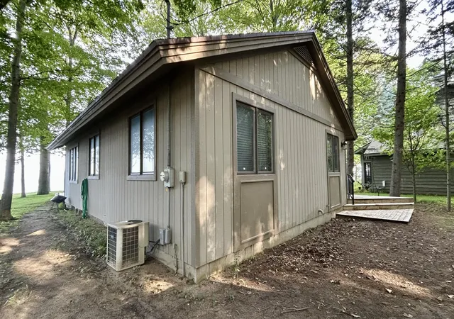 Photo 3 of Single family home for sale at 1196 Cherry Dr, South Haven, MI 49090 | MLS# 65026043487 | Listing updated on 2026-09-17