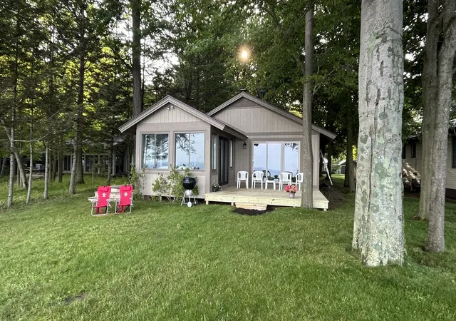 Photo 4 of Single family home for sale at 1196 Cherry Dr, South Haven, MI 49090 | MLS# 65026043487 | Listing updated on 2026-09-28
