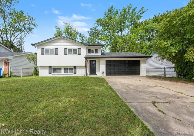 Photo 1 of Sale Pending at 720 Jamestown Rd, Auburn Hills, MI 48326 | MLS# 20261065977 | Listing updated on 2026-08-31