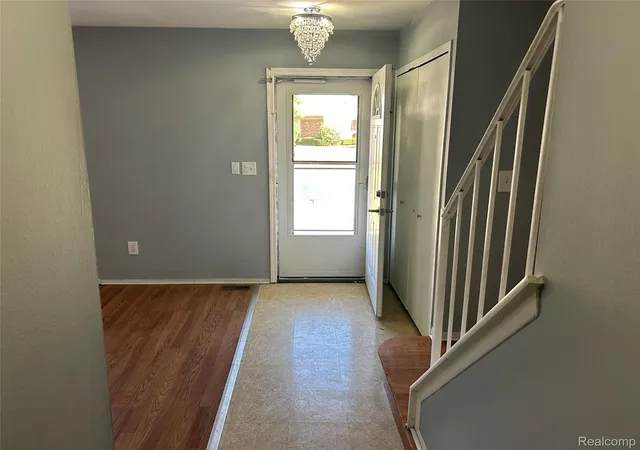 Listing Photo 4 - Condo for sale in building located at 35304 Tall Oaks Dr, Sterling Heights, MI 48312