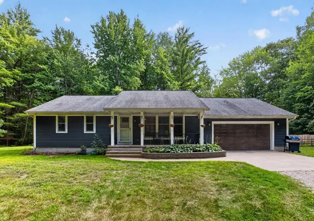 1st image of 933 W Walter Rd, Sanford, MI 48657 | MLS# 61050218995