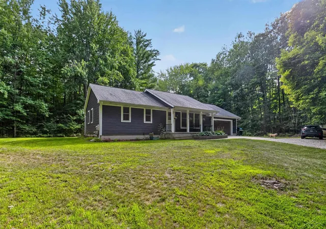 2nd image of 933 W Walter Rd, Sanford, MI 48657 | MLS# 61050218995