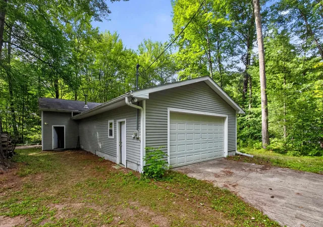 5th image of 933 W Walter Rd, Sanford, MI 48657 | MLS# 61050218995
