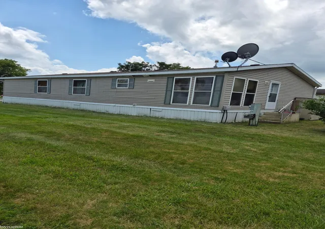3rd image of 366 Diamond Cir, Whitmore Lake, MI 48189 | MLS# 58050218989