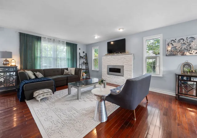 4th image of 4403 Great Oaks Dr, Grand Blanc, MI 48439 | MLS# 5050218998