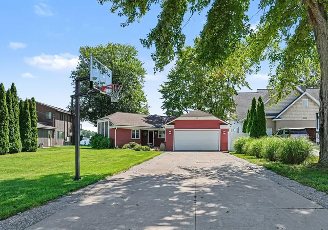 2nd image of 12514 Park Dr, Wayland, MI 49348 | MLS# 66026043512