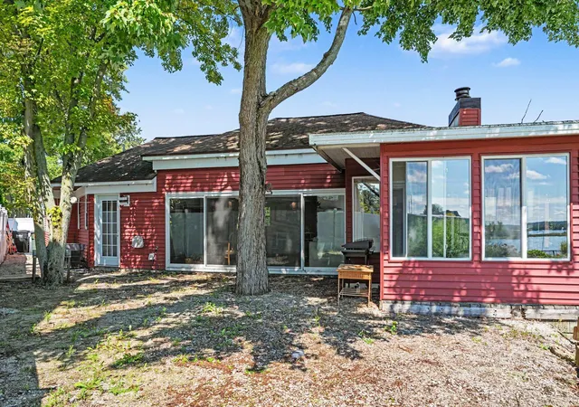 Photo 3 of Single family home for sale at 12514 Park Dr, Wayland, MI 49348 | MLS# 66026043512 | Listing updated on 2026-09-17