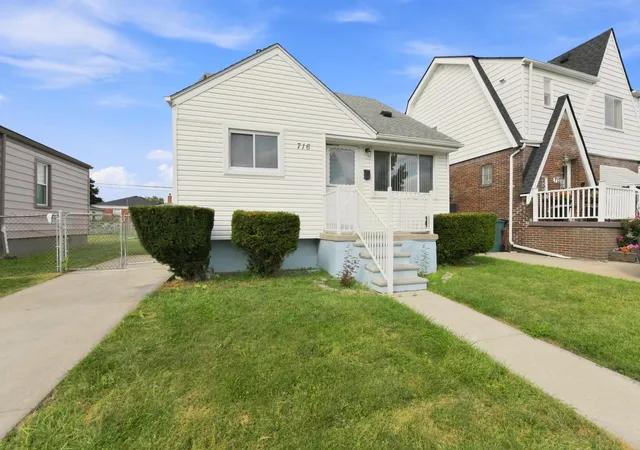 Photo 2 of Single family home for sale at 716 Mayflower Ave, Lincoln Park, MI 48146 | MLS# 81026043514 | Listing updated on 2026-09-11