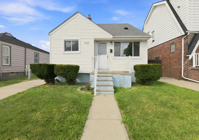 Photo 3 of Single family home for sale at 716 Mayflower Ave, Lincoln Park, MI 48146 | MLS# 81026043514 | Listing updated on 2026-09-11