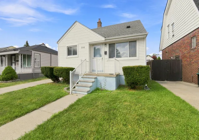 Photo 3 of Single family home for sale at 716 Mayflower Ave, Lincoln Park, MI 48146 | MLS# 81026043514 | Listing updated on 2026-09-11
