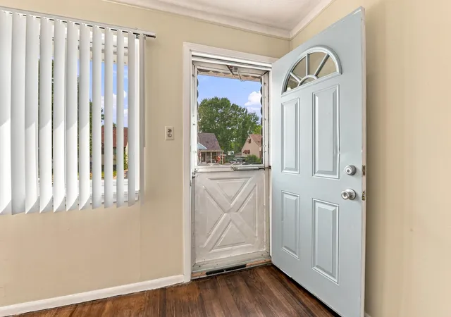 Photo 4 of Single family home for sale at 716 Mayflower Ave, Lincoln Park, MI 48146 | MLS# 81026043514 | Listing updated on 2026-09-11