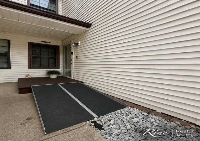Photo 3 of Condo for sale at 35845 Castlewood Ct, Westland, MI 48185 | MLS# 61050219007 | Listing updated on 2026-09-11