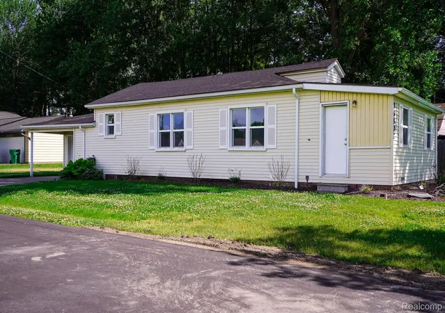 Photo 3 of Single family home for sale at 36807 Jefferson Ave, Harrison Township, MI 48045 | MLS# 20261066052 | Listing updated on 2026-08-19