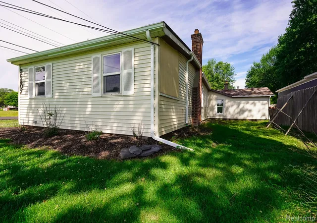 Photo 4 of Single family home for sale at 36807 Jefferson Ave, Harrison Township, MI 48045 | MLS# 20261066052 | Listing updated on 2026-08-19