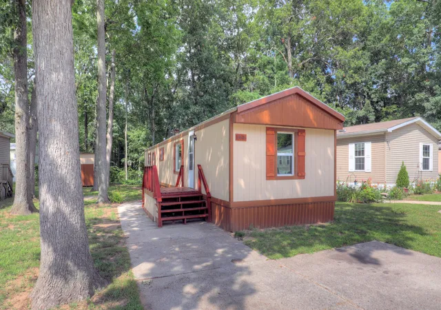 2nd image of 13618 Silverbrook Dr, Grand Haven, MI 49417 | MLS# 71026043525