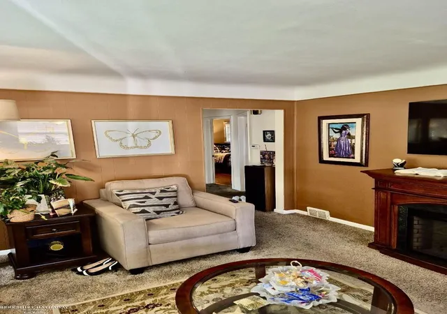 2nd image of 20443 Fleetwood Dr, Harper Woods, MI 48225 | MLS# 58050219009