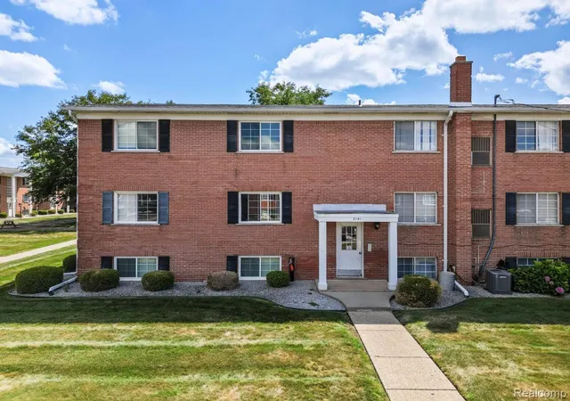 Photo 3 of Condo for sale at 8140 Crestview Dr, Sterling Heights, MI 48312 | MLS# 20261066057 | Listing updated on 2026-08-20