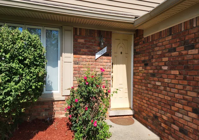 Photo 3 of Single family home for sale at 26061 Marlowe Pl, Oak Park, MI 48237 | MLS# 81026043530 | Listing updated on 2026-08-28