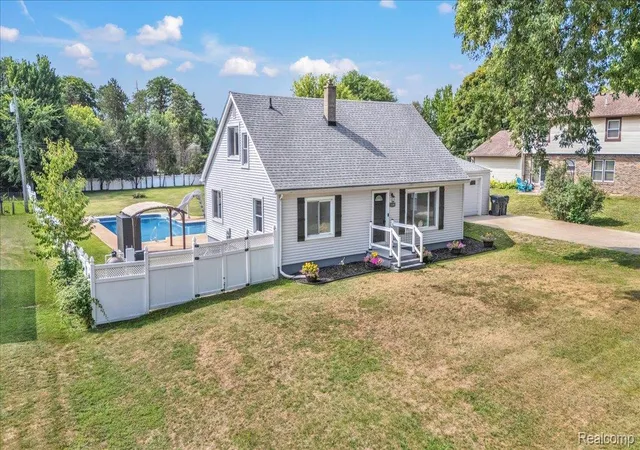 2nd image of 1320 Larayne Dr, Troy City Oakland, MI 48085 | MLS# 20261066065