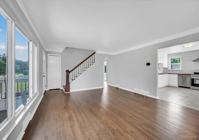 Photo 3 of Single family home for sale at 1320 Larayne Dr, Troy City Oakland, MI 48085 | MLS# 20261066065 | Listing updated on 2026-10-16