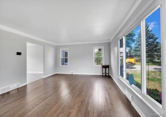 Photo 4 of Single family home for sale at 1320 Larayne Dr, Troy City Oakland, MI 48085 | MLS# 20261066065 | Listing updated on 2026-10-16