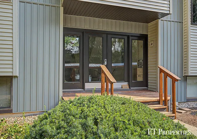 3rd image of 6681 Boca Vis Dr Ne, Kent, MI 49341
