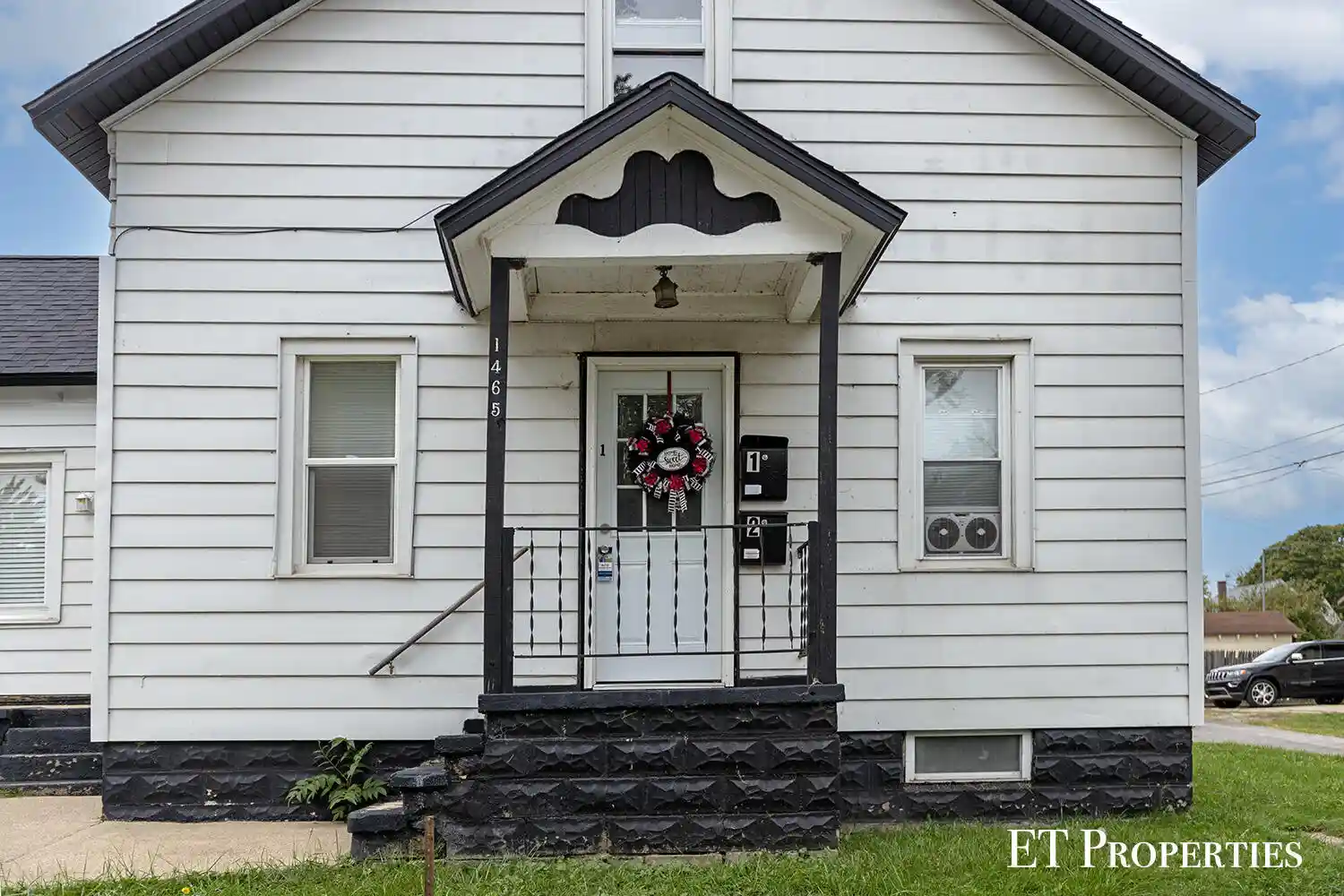 Listing Photo 2 - Condo for sale in 1465 Barclay St located at 1465 Barclay St, Muskegon, MI 49441 - Unit 1465 Barclay St