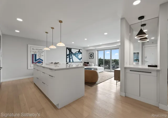 4th image of 411 S Old Woodward Ave #704, Birmingham, MI 48009 | MLS# 20261066067