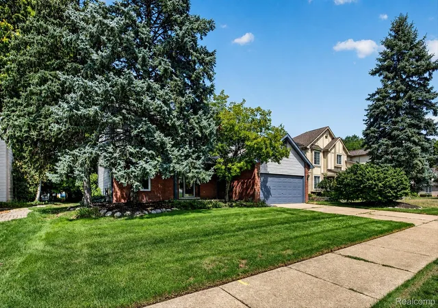 Photo 2 of Single family home for sale at 41926 Pocatello Dr, Canton, MI 48187 | MLS# 20261066080 | Listing updated on 2026-09-16