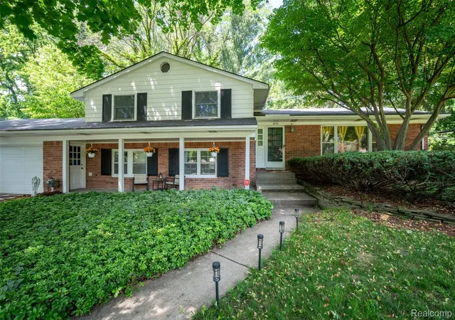 Photo 1 of Single family home for sale at 6826 Spruce Dr, Bloomfield Hills, MI 48301 | MLS# 20261066081 | Listing updated on 2026-08-20