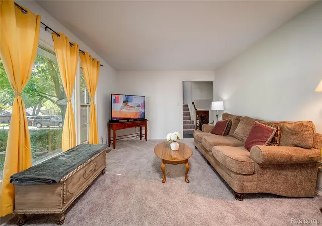 Photo 4 of Single family home for sale at 6826 Spruce Dr, Bloomfield Hills, MI 48301 | MLS# 20261066081 | Listing updated on 2026-09-25