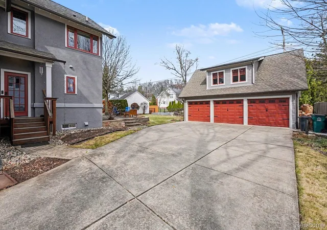 Photo 2 of Single family home for sale at 1235 Yorkshire Rd, Birmingham City Oakland, MI 48009 | MLS# 20261066085 | Listing updated on 2026-08-22