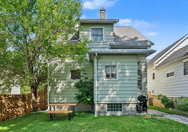 Photo 3 of Single family home for sale at 1319 NE North Ave, Grand Rapids, MI 49505 | MLS# 71026043550 | Listing updated on 2026-09-09