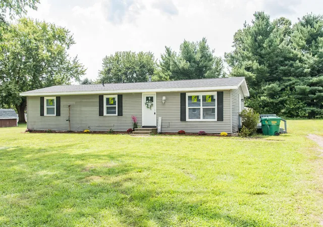 2nd image of 58048 Carman Dr, Three Rivers, MI 49093 | MLS# 66026043557