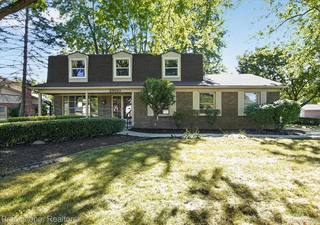 Photo 2 of Single family home for sale at 29110 Lake Park Dr, Farmington Hills, MI 48331 | MLS# 20261066096 | Listing updated on 2026-08-20