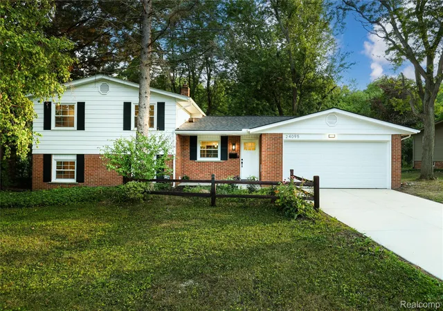 Photo 1 of Sale Pending at 24095 Farmington Rd, Farmington City Oakland, MI 48336 | MLS# 20261066098 | Listing updated on 2026-09-09