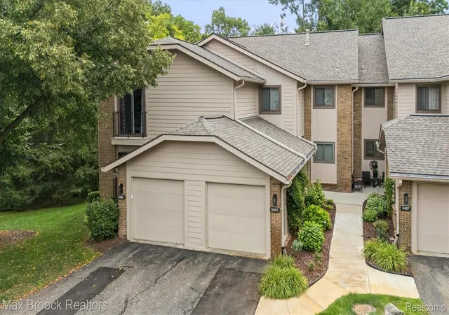 Photo 1 of Sale Pending at 6461 Maple Hills Dr, Bloomfield Hills, MI 48301 | MLS# 20261066108 | Listing updated on 2026-08-29